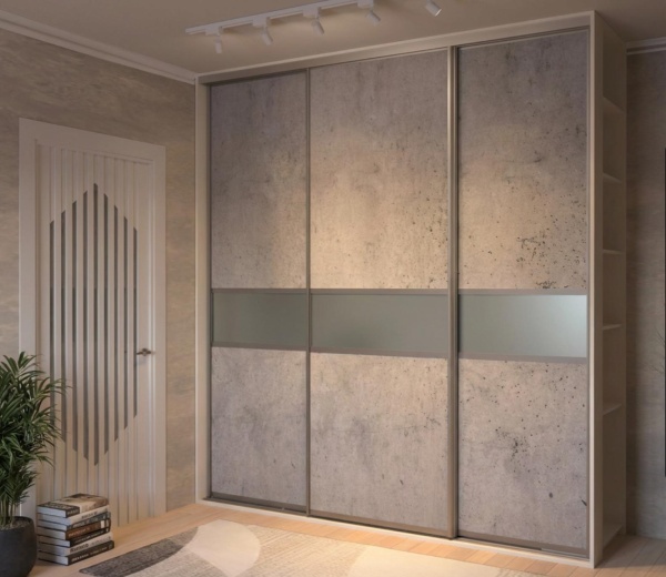 Шкаф-купе «3-х дверный с торцевыми полками»